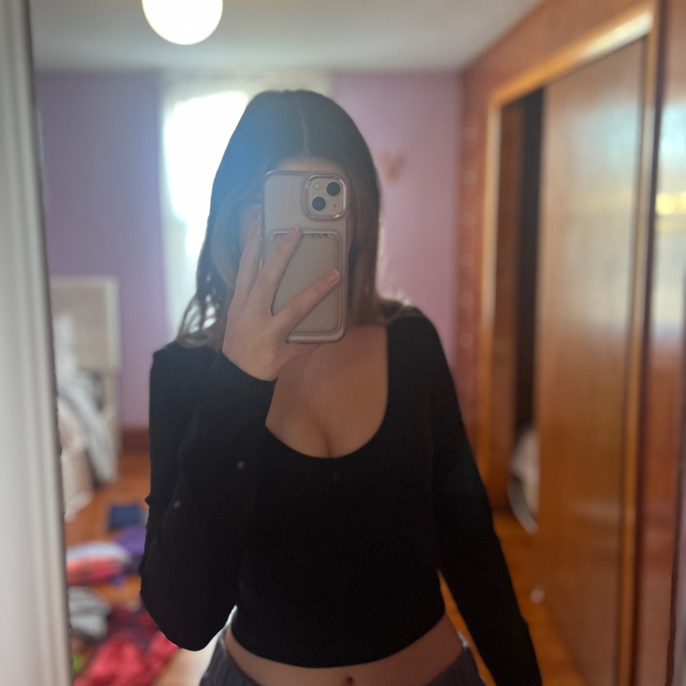 Aéropostale Black long sleeve crop top size small